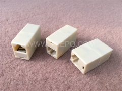 Acoplador en línea RJ45 a RJ45 UTP 8P8C CAT5E de 180 grados