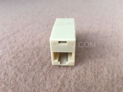 Acoplador en línea RJ45 a RJ45 UTP 8P8C CAT5E de 180 grados