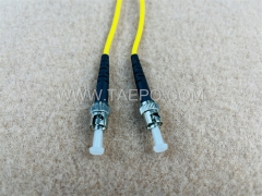 Cable de conexión de fibra óptica monomodo 9/125 um OS1 SM ST UPC