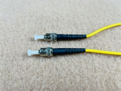 Cable de conexión de fibra óptica monomodo 9/125 um OS1 SM ST UPC