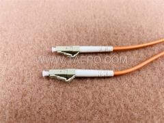 Cable de conexión de fibra óptica multimodo simplex LC UPC