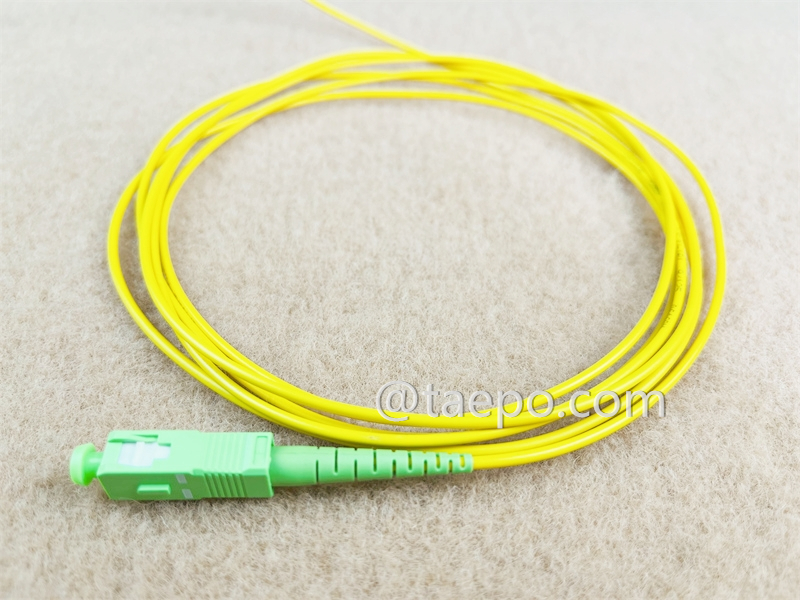 Pigtail de fibra óptica, monomodo 9/125um OS1, simplex, SC/APC, 2mm, 1m