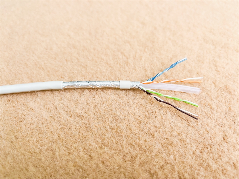 Cable LAN, CAT6, FTP, 4 pares, cobre desnudo, AWG23, conductor sólido, 305m/rollo