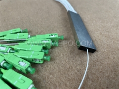 Divisor de fibra óptica, PLC, tubo de acero, G657A, 1x32, tubo suelto de 0,9 mm, 1 m, con conector SC/APC