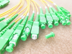 Divisor de fibra óptica, PLC, carcasa de plástico, G657A, 1x32, tubo suelto de 2 mm, 1 m, con conector SC/APC